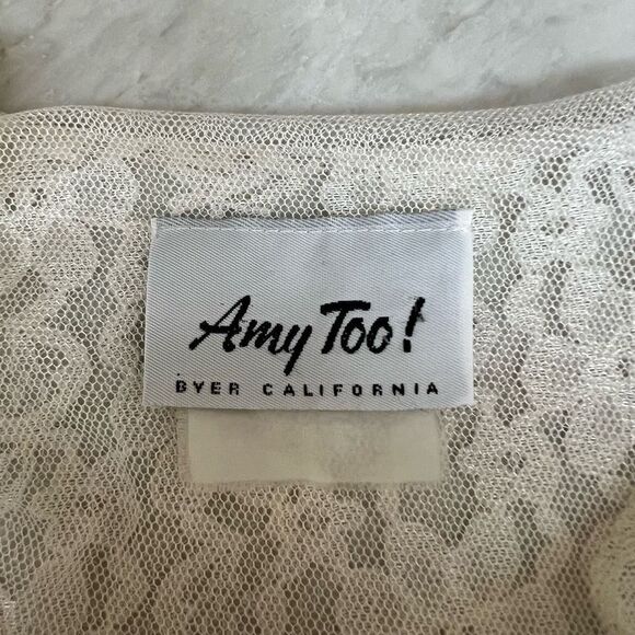 Amy Too! Vintage Ivory lace dress with pearl buttons size M - Picture 6 of 10